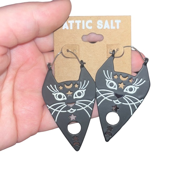 CAT PLANCHETTE HOOP BLACK
EARRINGS - Picture 4 of 5